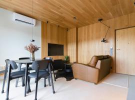 Bierna에 위치한 호텔 Apartament Laguna Beskidów nad Jeziorem Żywieckim z sauną i tarasem