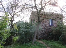 La petite maison au coeur du Rougier, hotel a Camarès