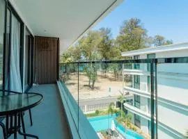 Unit 2303 Beachfront Pool-Facing Sea View