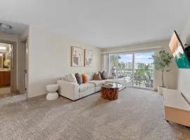 Marina Blue - Sun-Drenched 2BR with Balcony Overlooking the Port, GYM and POOL