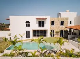 Private Ocean View Retreat with Pool Luxury HOM