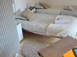 Joli studio avec Piscine à partager en option