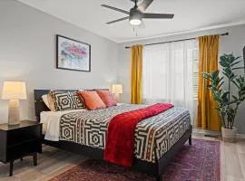 The Westwood - Charming Duplex Walkable to Plaza
