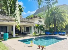 Luxurious 4-bedroom Villa with a view of Le Morne