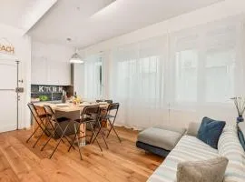 Golden Luxe - Modern Apartment next the beach