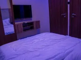 Ehi-Mega Luxury Hotel and Apartments