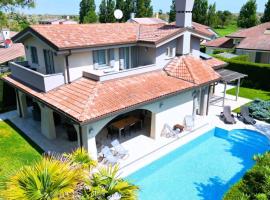 Villa singola con piscina Quinta Est, hotel u gradu Rozolina
