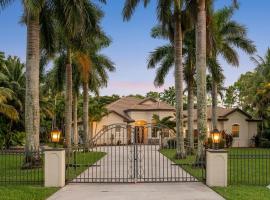 Royal Palms Villa, Pool, Spa, Private Gate, 1,5 acre, hotel a Delta
