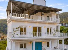 ELIVAAS The Kimadi House 4-BHK English-Style Villa With Rooftop, Pool & Mussoorie Views