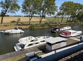 Havenzicht Nieuwpoort Westhoek Marina，Mellet的飯店