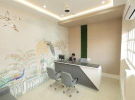 Hotel Keshav Pride، فندق في Dhule