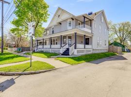 Walk to Niagara Falls! Family Home with Yard, hotell sihtkohas Niagara Falls