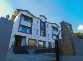 The Royal Luxe, hotel di Kolur