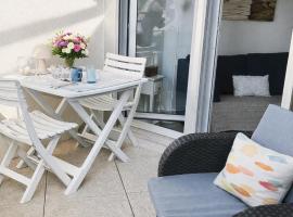 Le BULOT BLEU - 2 vacanciers - 1 chambre - Terrasse - 2 vélos - Parking - Plages et Commerces à pied، فندق في كارناك