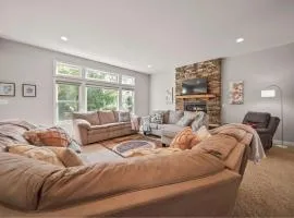 Spacious home with fireplace - BBQ grill