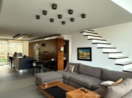 Duplex chalet outstanding view, hotel sa Faraiya