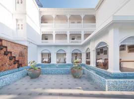 Lanna Inthan Hotel & Resort: Doi Saket şehrinde bir otel