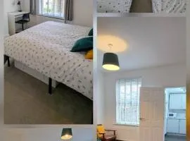 Fantastic 3-Bedroom House in Crawley - 10 mins from Gatwick