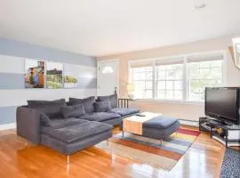 Fully Renovated Walk to Scargo Lake