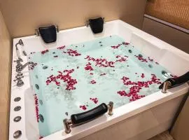 Rosé by Hottley - 1BHK Jacuzzi Suite