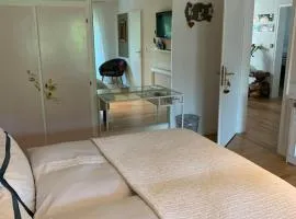 Geräumiges Gästezimmer