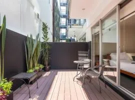 Chic 2BR Condo in Condesa steps from Parque Mexico