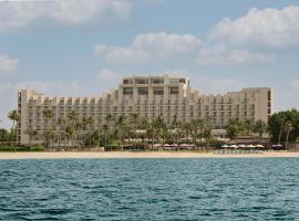 JA Beach Hotel, Dubai، فندق في دبي