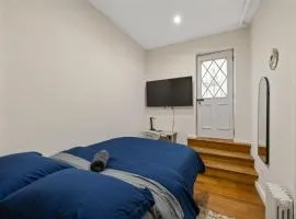 Steps from Times Square - Cozy Room - Shared Bath