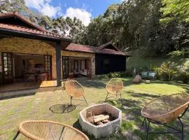 Casa 04 Vale Boa Vista - Casa Charmosa com 3 Suítes e Acesso à Área de Lazer Completa de Condomínio