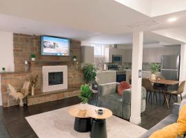 Newly Renovated Spacious 2BR Home Near Yonge St, hotel di Newmarket