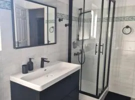 Dimitris Airport n Sea Retreat