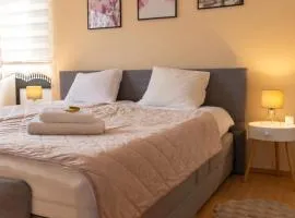 17-Stillvolles 2-Zimmer Apartment mit Boxspringbett,WLAN,großem Balkon mit Gartenblick