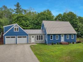 Sunapee Retreat | Fire Pit + Yard| Close to Lake, hotel sa Sunapee