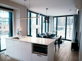 Luxury 14th Floor Penthouse Downtown Montreal Free Parking, מלון במונטריאול