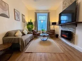 2BR Glasgow Flat - King & Super King - Fireplace