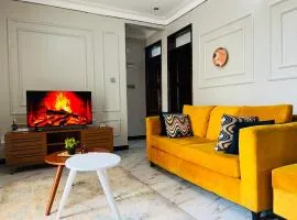 Luxe living by Miranda 2BDR, Unltd Wi-Fi