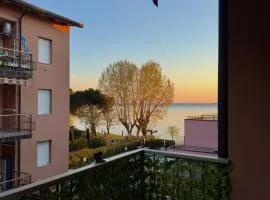 Appartamento sul lago con spiaggia privata