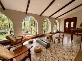 Casa 13 Floresta Boa Vista - Casa Espetacular com 6 Quartos e Arquitetura Única