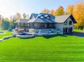 Devlok- Mystique Mansion 7 BR-sleep 16 Kawartha