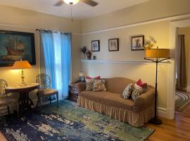 Suite in Downtown Riverside, hotel i Riverside