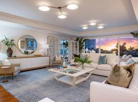 Spacious Beachfront Condo, hotel v mestu Naples