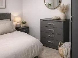 Spacious 4-Bed Home in Chislehurst near New Eltham Station