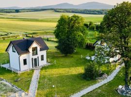 Nuka House - Teatr Natury z Jacuzzi, Hotel in Łąka Prudnicka