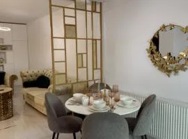 Elegant Central Apartment Balcony & City View