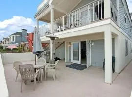 8-Bedroom Beachfront Triplex – Ideal for Extended apts