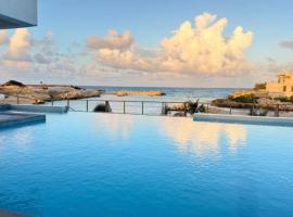 Villa Elegance-3 min Walk to the Beach-20 mins to Ochi Rios, hotel i Richmond