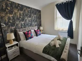 Free parking Budget friendly city centre flat
