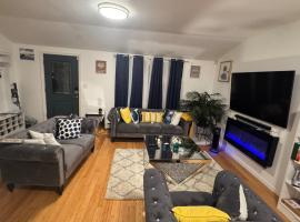 Spacious 3BR Family Home Near NYC & Long Island Beaches, hotel a Central Islip