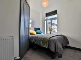 Marlor House, Denton, Free Parking