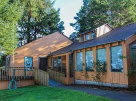 Accessible Ocean View Home with Fenced Yard - Dog Friendly, מלון בוולדפורט